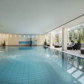 Indoor-Pool im Maritim Hotel Würzburg