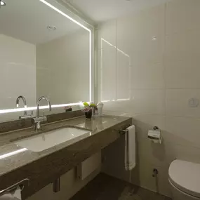 Badezimmer der Suite im Maritim Hotel Würzburg