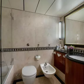 Badezimmer der Suite im Maritim Hotel Würzburg