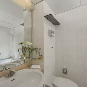 Badezimmer mit Badewanne