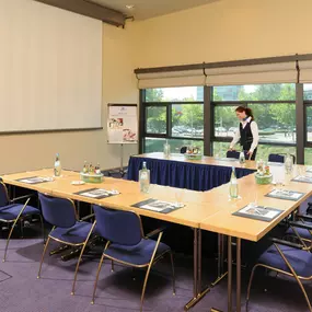 Seminar 3 im Maritim Hotel Dresden: 58 qm moderner, klimatisierter Raum mit Tageslicht und Verdunkelungsoption. Ideal für Seminare, Workshops und Präsentationen, erweiterbar durch Verbindung mit Seminar 4.