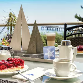 Terrasse des Seeterrassen-Restaurant mit Ostseeblick im Maritim Seehotel Timmendorfer Strand