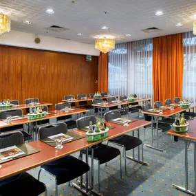 Salon Travemünde im Maritim Hotel Darmstadt: Stilvoller Raum ideal für Vorträge und Präsentationen, bietet professionelle Ausstattung und Ambiente.