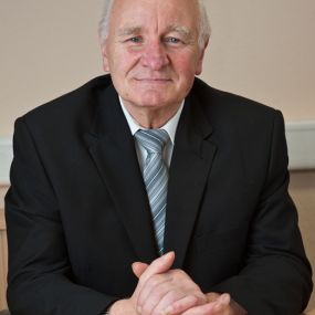 Karl-Heinz Lilienthal
Firmengründer und Gesellschafter, ist gelernter Tischlermeister und leitet das Bestattungsunternehmen seit 1980.