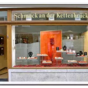 Bild von Schmuck an der Kettenbrücke Görtler GmbH