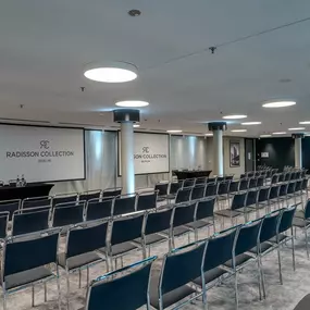 NIKOLAI Meeting Room