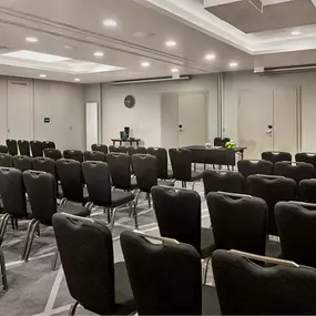 Plaza Suite 4 5 theater style
