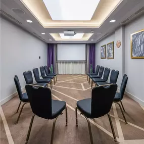 Plaza Suite Chaircircle