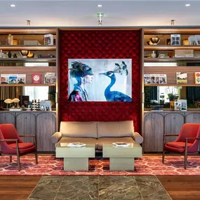 Lobby & Entrance Area