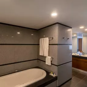 Junior Suite bathtub