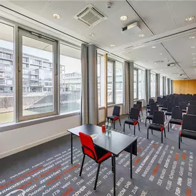 Seo Theater hinter Moderator II