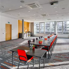 Seo Tafel hinter Moderator IV