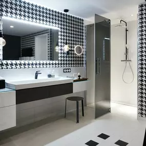 Wohnidee Suite Classic Monochrome Bathroom