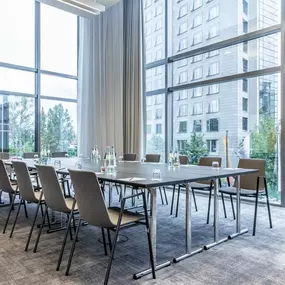 Nasdaq, Nikkei, Dax meeting room boardroom seating