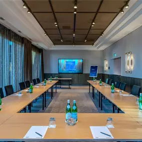 Meeting Room Hamburg u-shape set-up #2