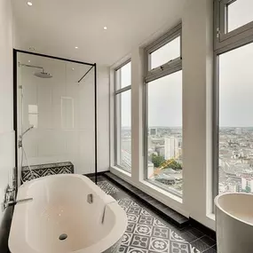 SKY Suite Corner Deluxe Bathroom