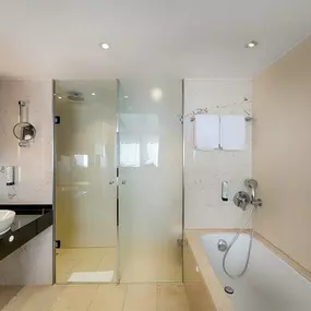 Spagos Suite Bathroom