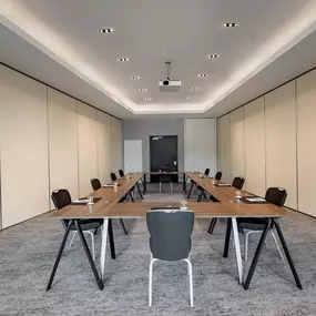 Meeting room Airport 3 hollow square set-up