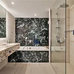 Junior Suite - Bathroom