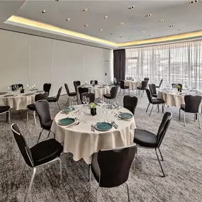 Ballroom - Airport 2 - Round Tables