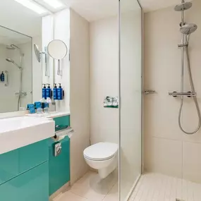 Guest room bathroom