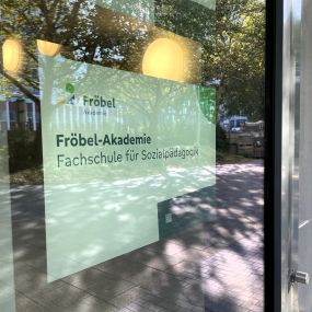 Fröbel Akademie in Berlin - Fachschule für Sozialpädagogik, © 2024 Fröbel. Alle Rechte vorbehalten.