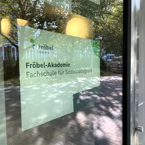 Fröbel Akademie in Berlin - Fachschule für Sozialpädagogik, © 2024 Fröbel. Alle Rechte vorbehalten.