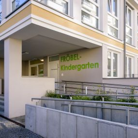 Außenaufnahme, FRÖBEL-Kindergarten Freudenberg, © 2024 Bettina Straub, FRÖBEL e.V. Alle Rechte vorbehalten.