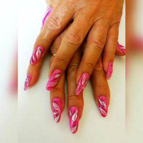 Bild von Beauty Line - Nails & more Inhaberin Nadine Löschmann