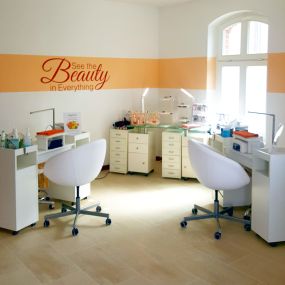 Bild von Beauty Line - Nails & more Inhaberin Nadine Löschmann