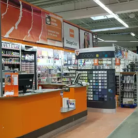 Die Farben Abteilung im OBI Markt Köln Mülheim