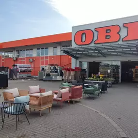 OBI Frühjahr vor dem Markt