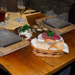 Bild von Altes Bierhaus - Spezialitäten vom heissen Stein