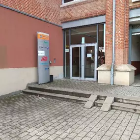 Außenansicht Eingang ServiceCenter Kornwestheim