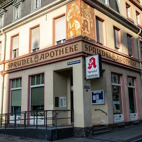 Aussenansicht der Sprudel Apotheke