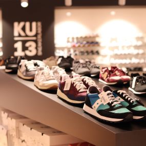 Schuh Mücke in München im daseinstein Einkaufszentrum Sneaker