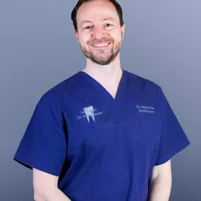 Zahnarzt Mülheim - Dr. Strickhausen | Dr. med. dent. Maximilian Strickhausen