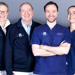 Zahnarzt Mülheim - Dr. Strickhausen | Team