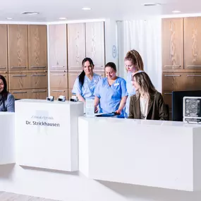 Zahnarzt Mülheim - Dr. Strickhausen | Anmeldung