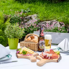 Bergfrühstück auf der Weltcup-Hütte.