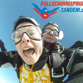 Fallschirmspringen Tandemsprung Anbieter Bayern