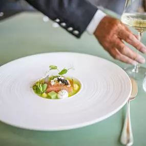 Hauptgericht mit Weinbegleitung im Gourmetrestaurant Silberdistel.