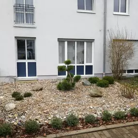 Bild von Schneefrei Hanl GmbH Winterdienst - Gartenpflege - Straßenreinigung - Aufgangsreinigung