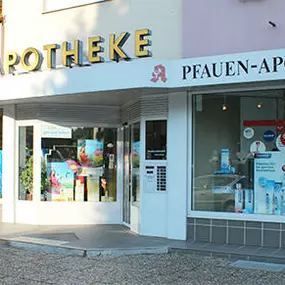 Aussenansicht der Pfauen-Apotheke