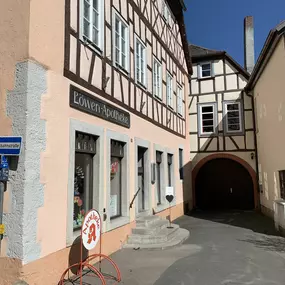 Aussenansicht der Löwen-Apotheke