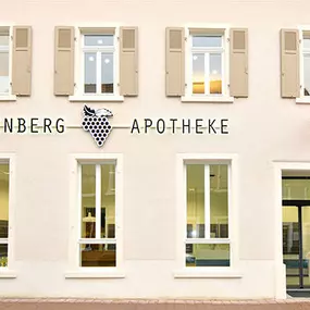 Aussenansicht der Weinberg-Apotheke Mauer