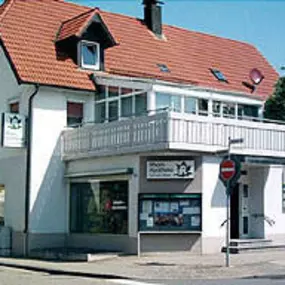 Aussenansicht der Ahorn-Apotheke Muggensturm