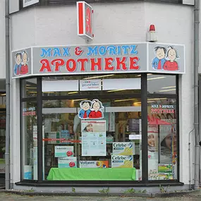 Aussenansicht der Max und Moritz-Apotheke