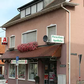 Aussenansicht der Paracelsus-Apotheke Plieningen