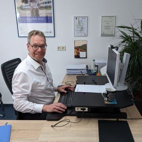 Der Chef, Matthias Hoch, am Arbeitsplatz.